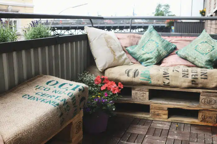 Balkonmöbel aus Paletten für den Balkon