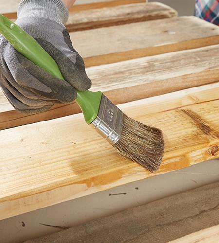 Palettenmöbel behandeln - Holzschutz