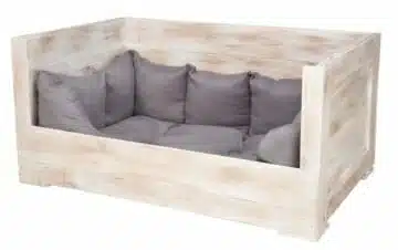 Hundesofa aus Holz mit Kissen