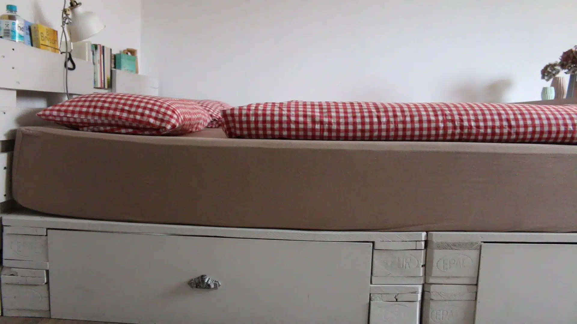 Matratze für Bett aus Europaletten