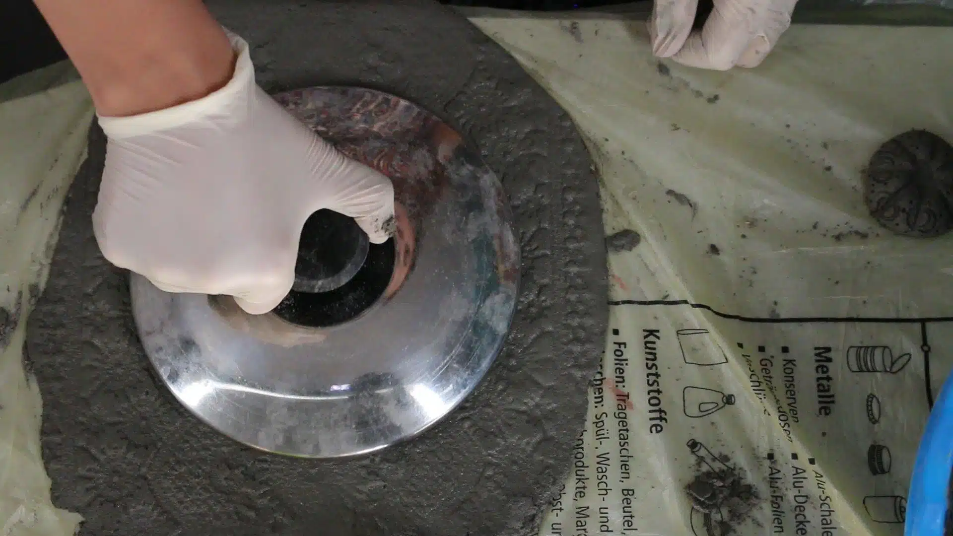 Beton ausstechen mit Knetbeton