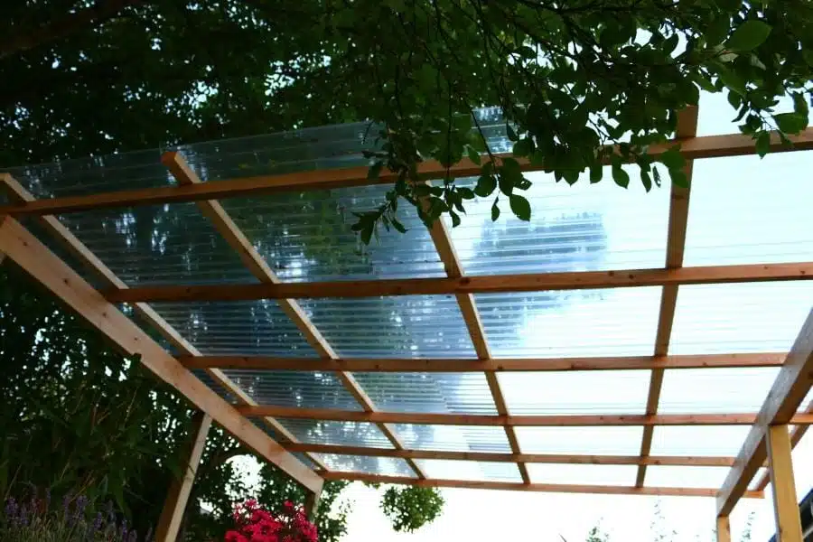 Dach für Terrasse aus Paletten bauen