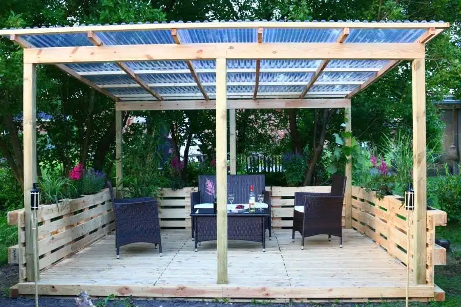 Terrasse aus Paletten selber bauen