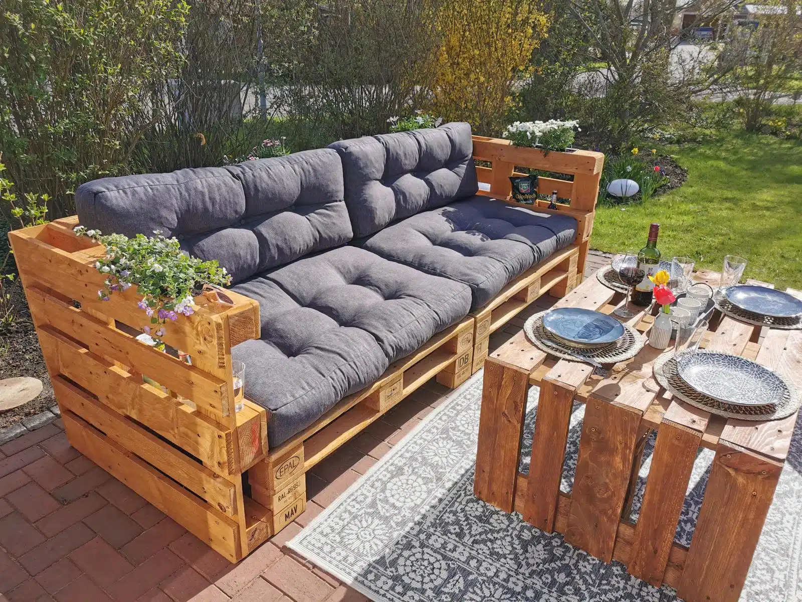 gartenlounge-terrasse-palettenlounge