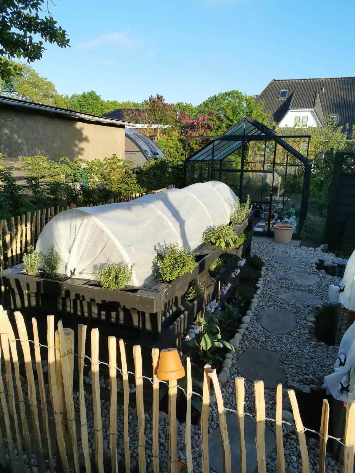 hochbeet aus paletten abdeckung dach vogelschutz