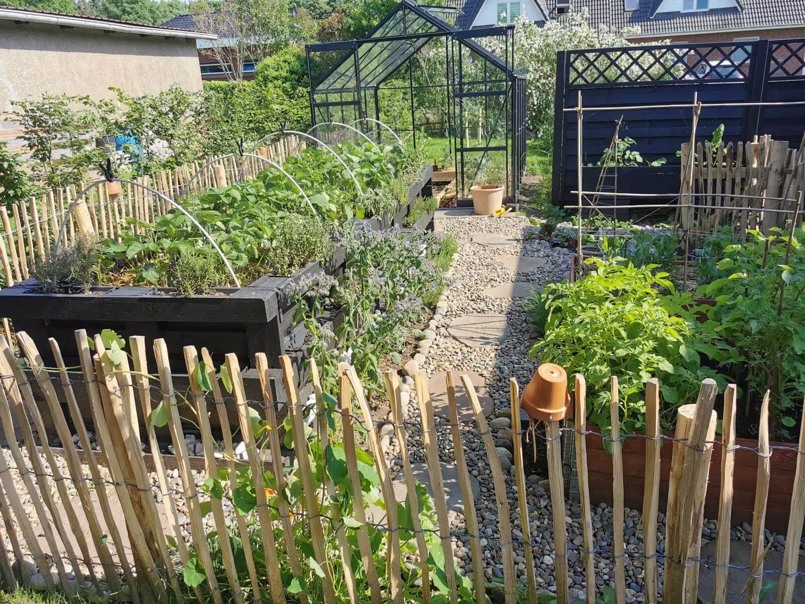 hochbeet aus paletten bepflanzen befüllung garten