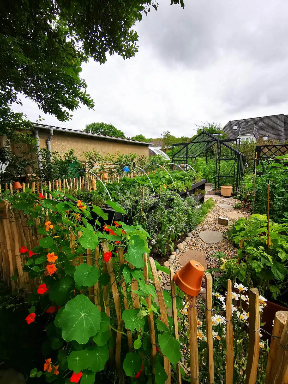 hochbeet aus paletten selber bauen diy anleitung befuellung bepflanzen ideen anlegen schichten