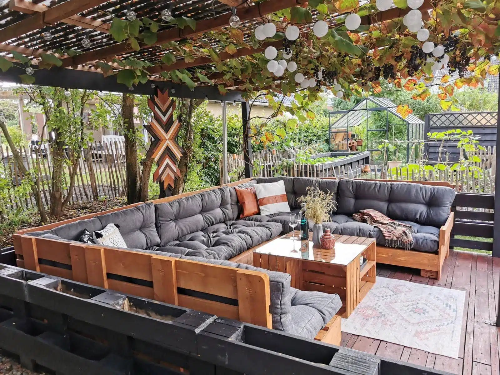 palettensofa-bauen-couch-balkon